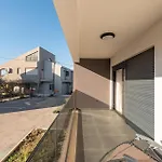 2 Bedroom Beautiful In Apartment Zadar