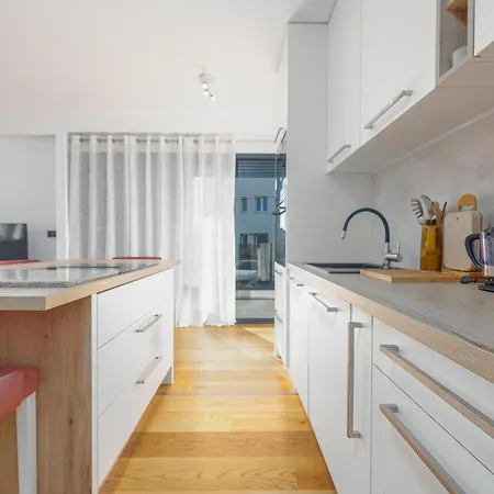 2 Bedroom Beautiful In アパート