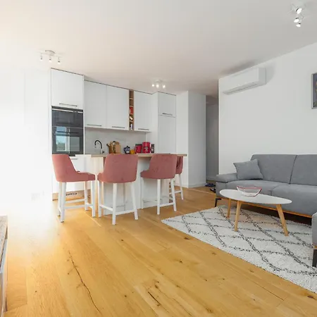 2 Bedroom Beautiful In Lägenhet *