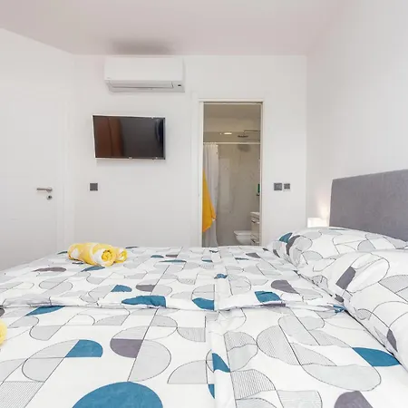 2 Bedroom Beautiful In *