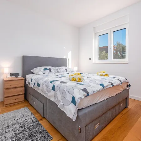 2 Bedroom Beautiful In *