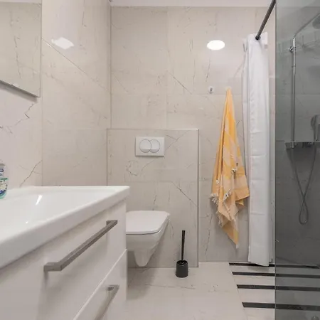 2 Bedroom Beautiful In *