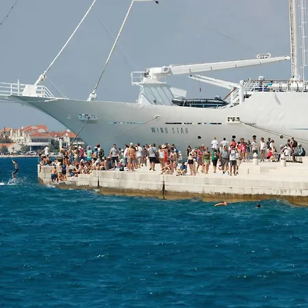 2 Bedroom Beautiful In アパート ザダル